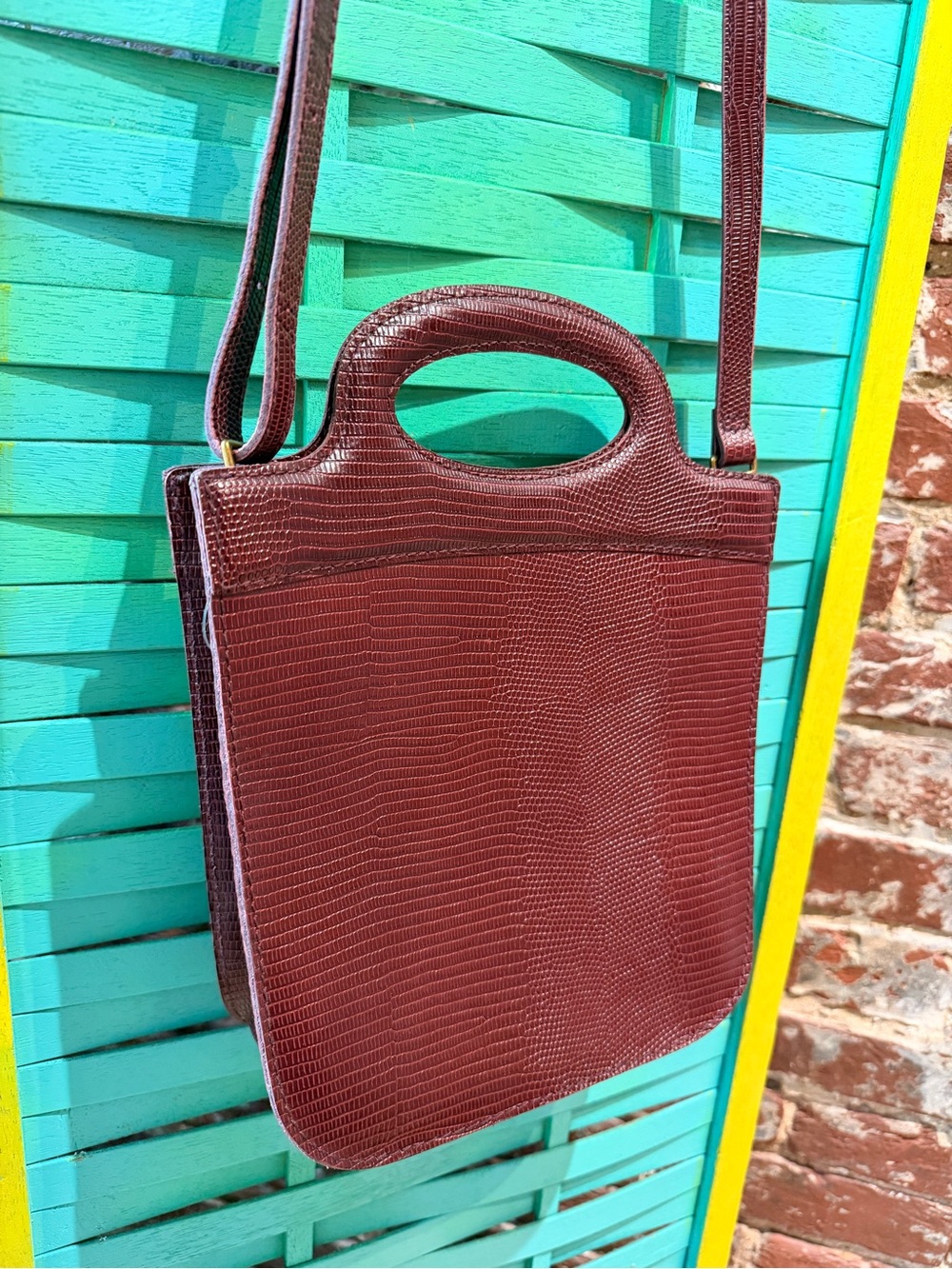 The Toggle Crossbody Bag in Lizard-Stamped Leather by Madewell in dark cabernet